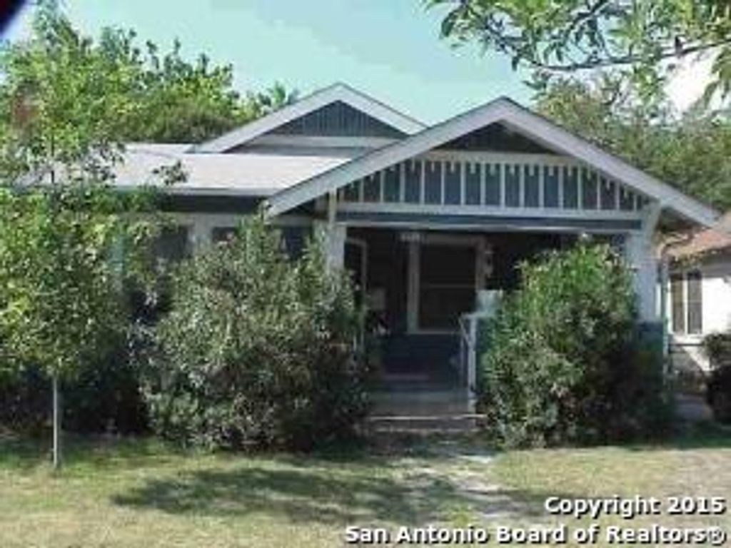 Photo of 1121 W AGARITA AVE, San Antonio, TX 78201 (MLS # 1929911)