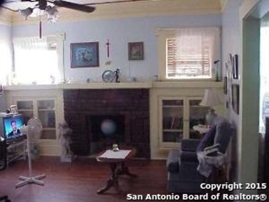 Photo of 1121 W AGARITA AVE, San Antonio, TX 78201 (MLS # 1929911)