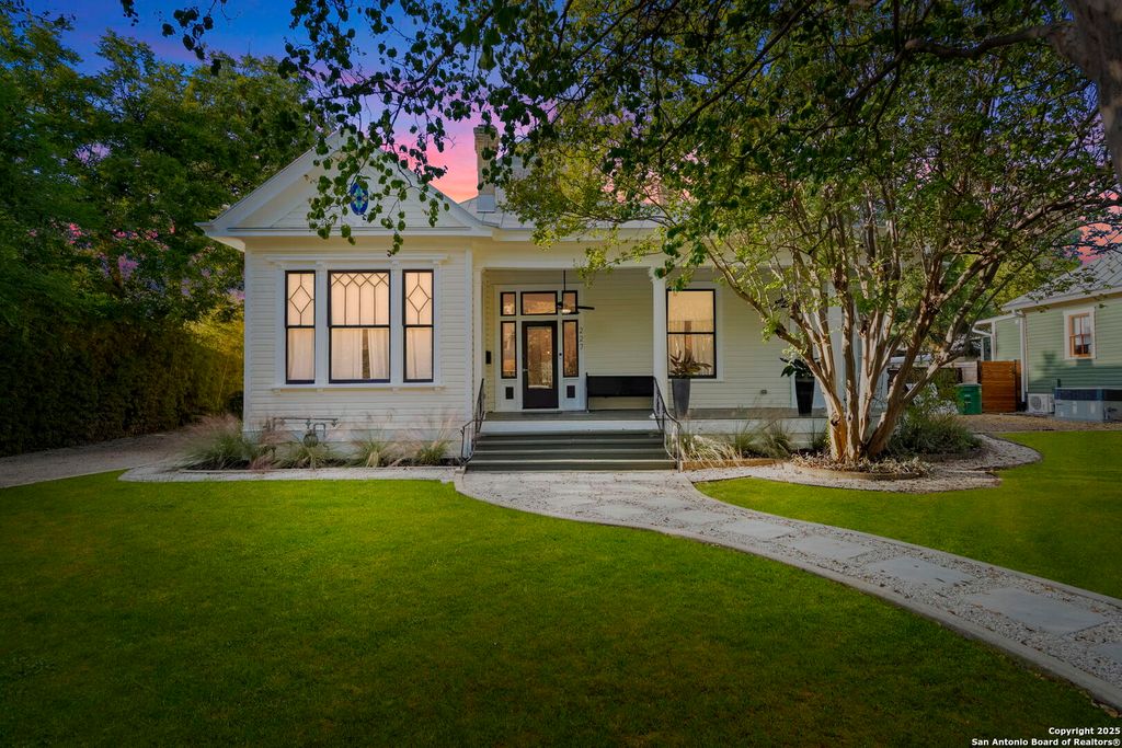 Photo of 227 Claudia St, San Antonio, TX 78210 (MLS # 1917790)