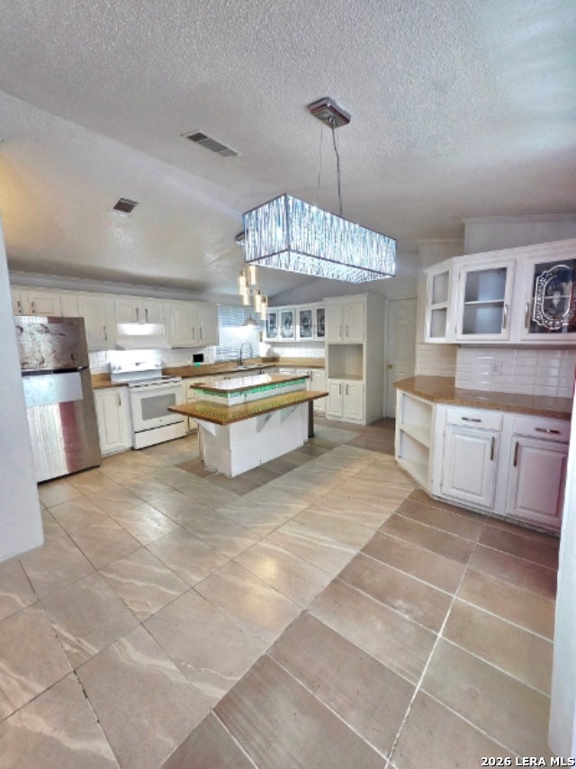 Photo of 315 Forest Creek Rd, Devine, TX 78016 (MLS # 1957736)