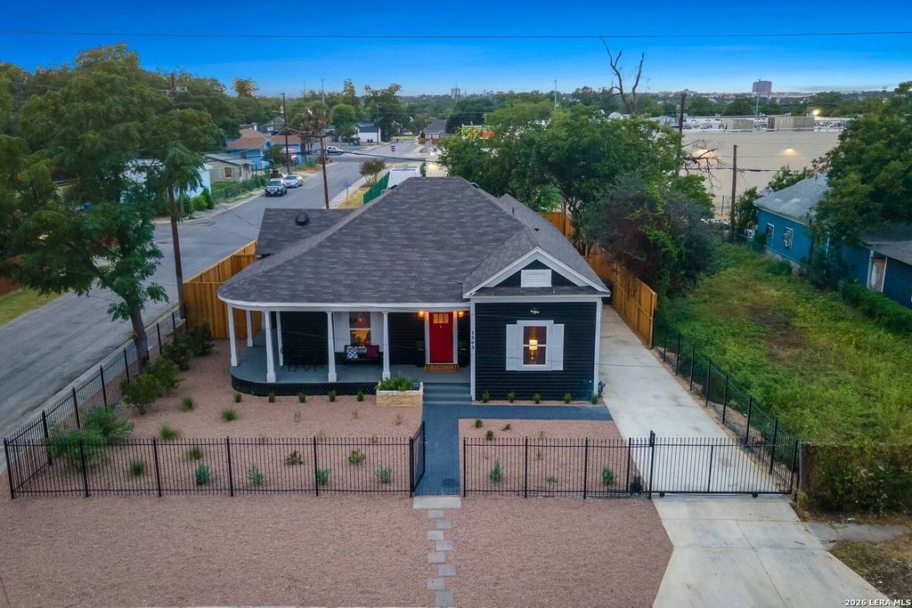 Photo of 1503 E Crockett St,, San Antonio, TX 78202 (MLS # 1934945)