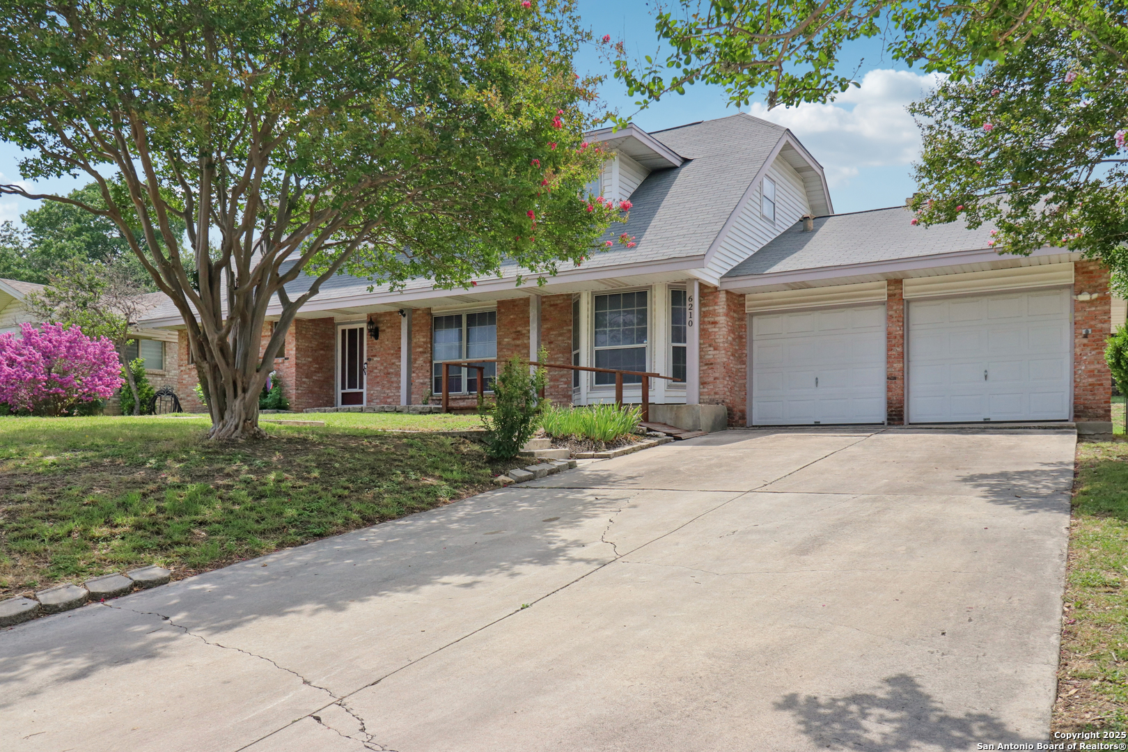 6210 Echo Hill