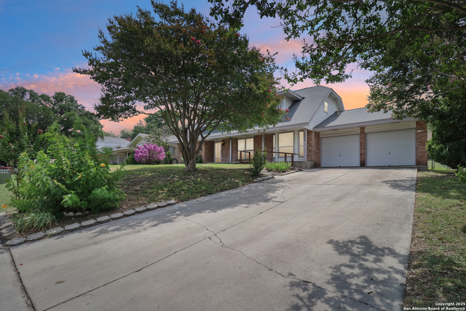6210 Echo Hill