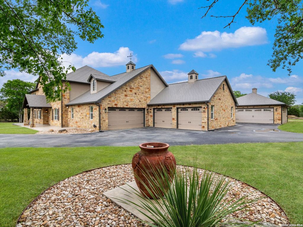 Photo of 103 S Cibolo Hollow, Fair Oaks Ranch, TX 78015 (MLS # 1960698)