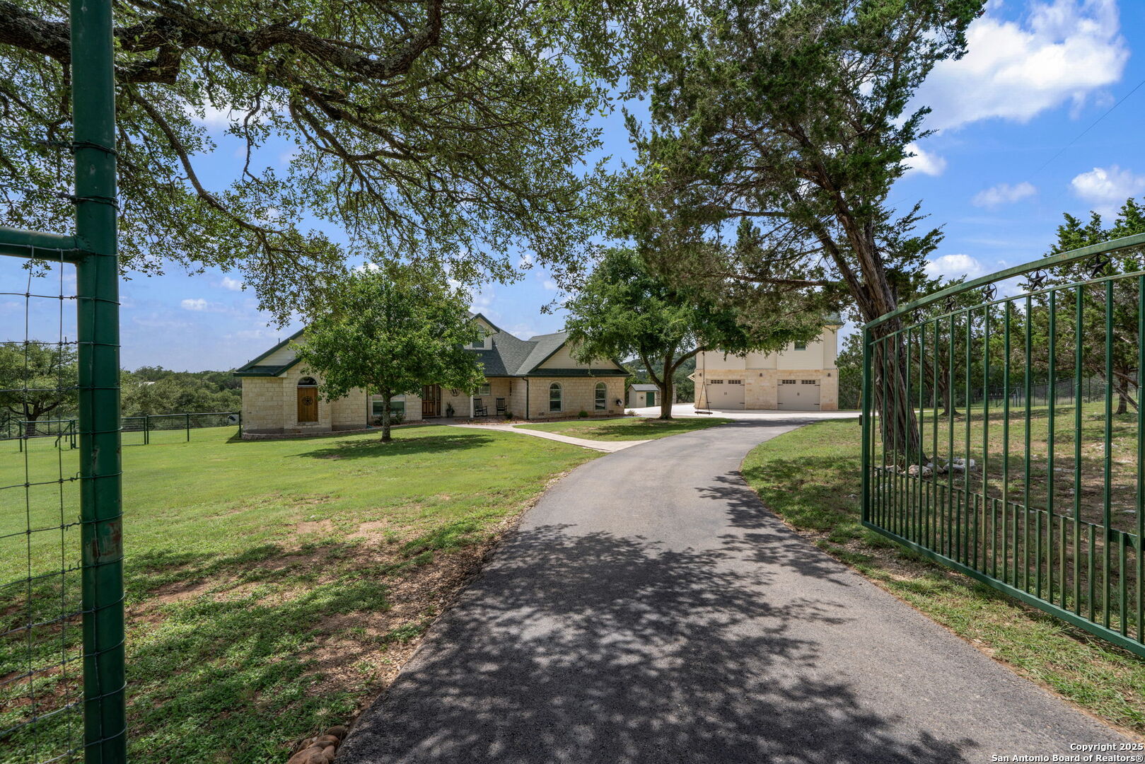 2561 Stoney Creek
