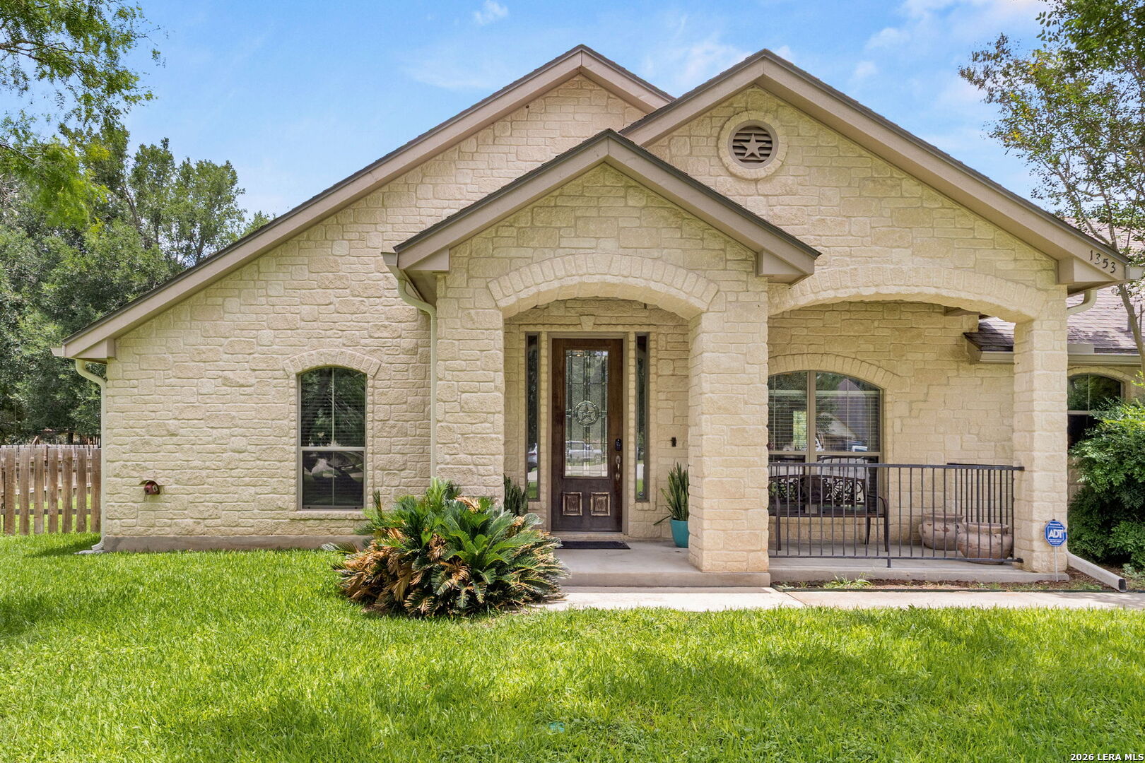 1353 HUNTERS CT