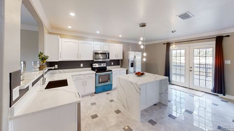 8903 Scarlet Crk Universal City TX 78148