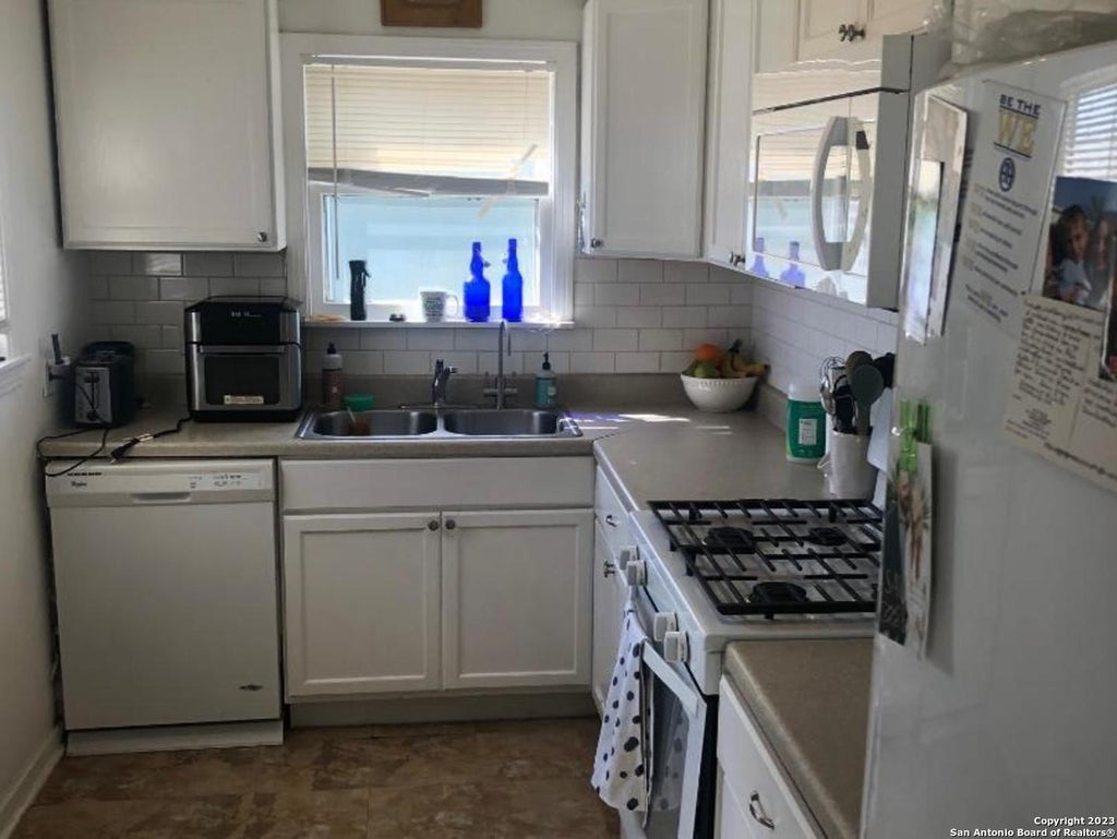 Photo of 420 BRYN MAWR DR, San Antonio, TX 78209 (MLS # 2020085)