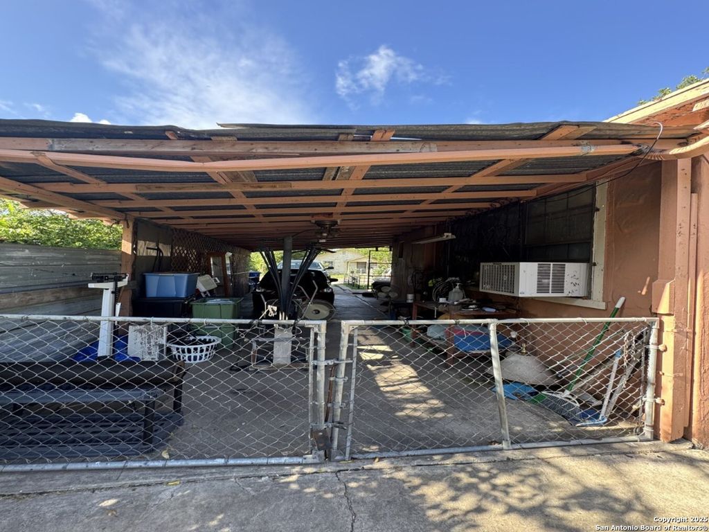 Photo of 545 Cottonwood, San Antonio, TX 78225 (MLS # 1911426)