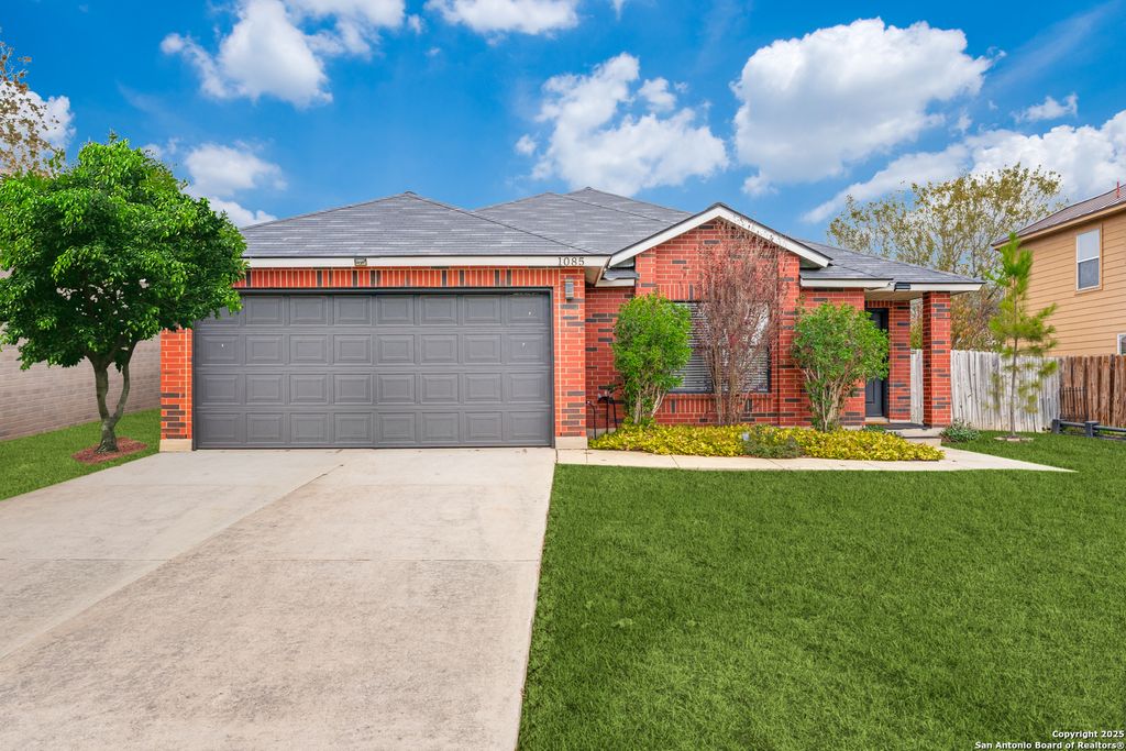 Photo of 1085 Stone Hollow, New Braunfels, TX 78130 (MLS # 1929937)