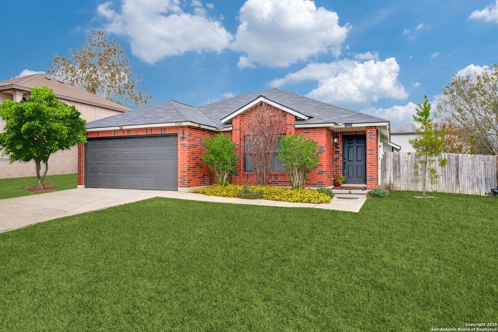 Photo of 1085 Stone Hollow, New Braunfels, TX 78130 (MLS # 1929937)