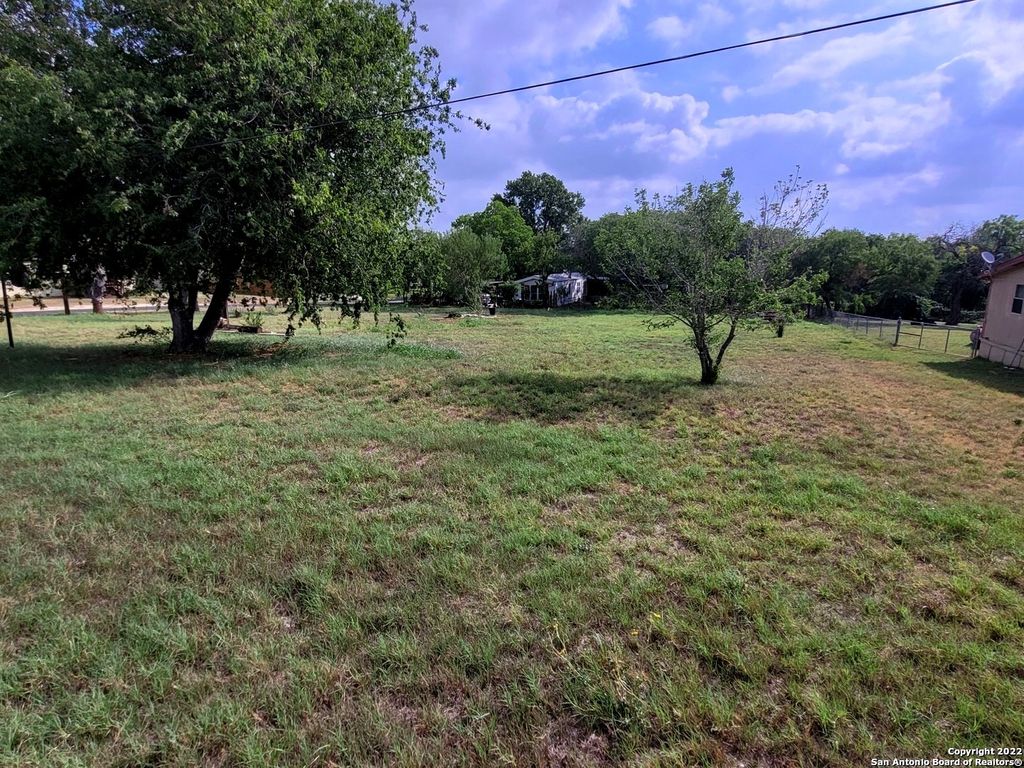 Photo of 200 BLUE JAY DR, Floresville, TX 78114 (MLS # 1624606)