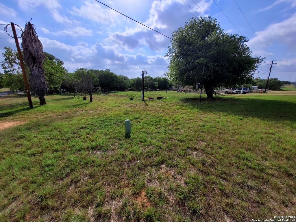 Photo of 200 BLUE JAY DR, Floresville, TX 78114 (MLS # 1624606)