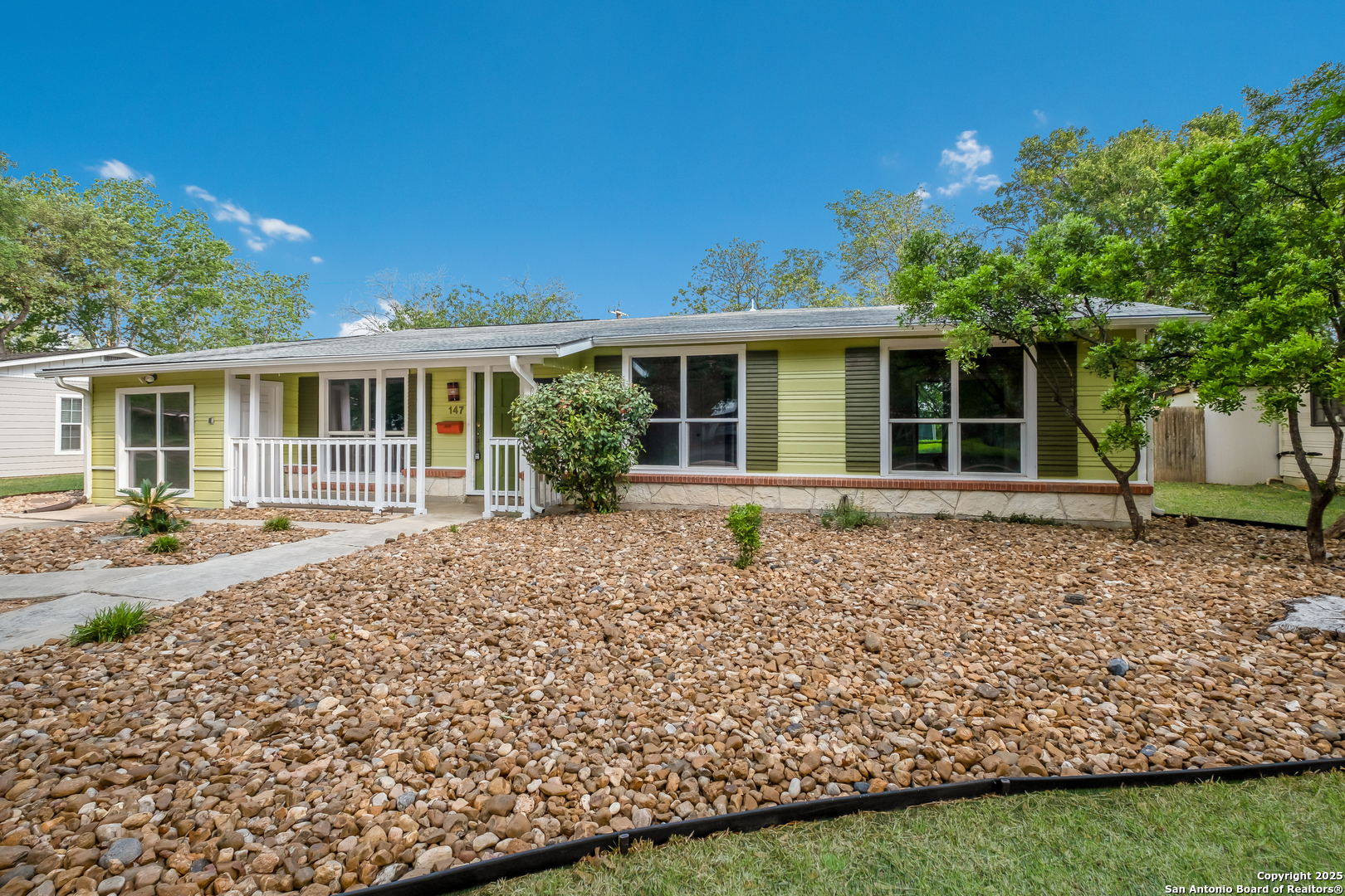 147 BREES BLVD