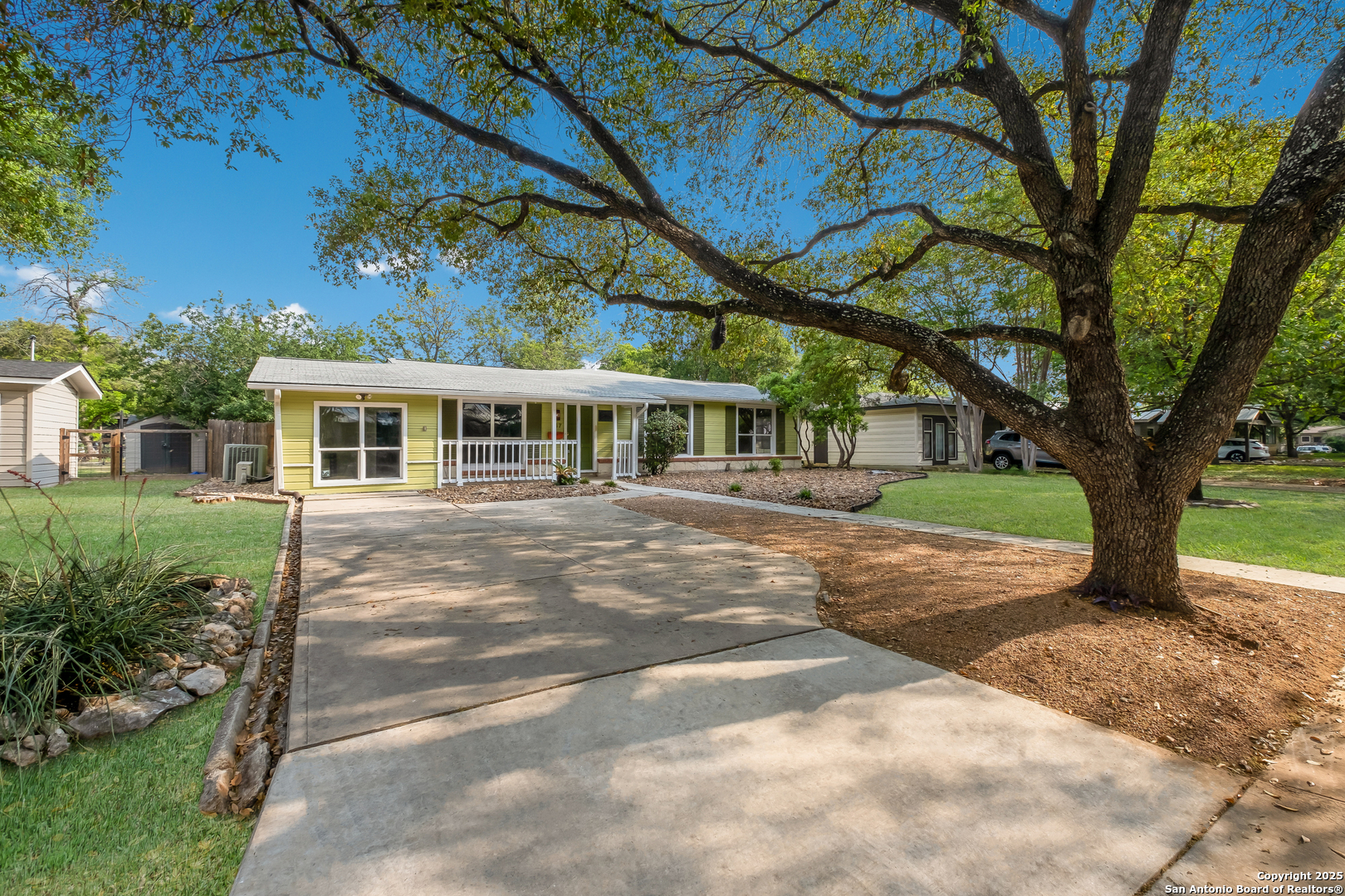 147 BREES BLVD