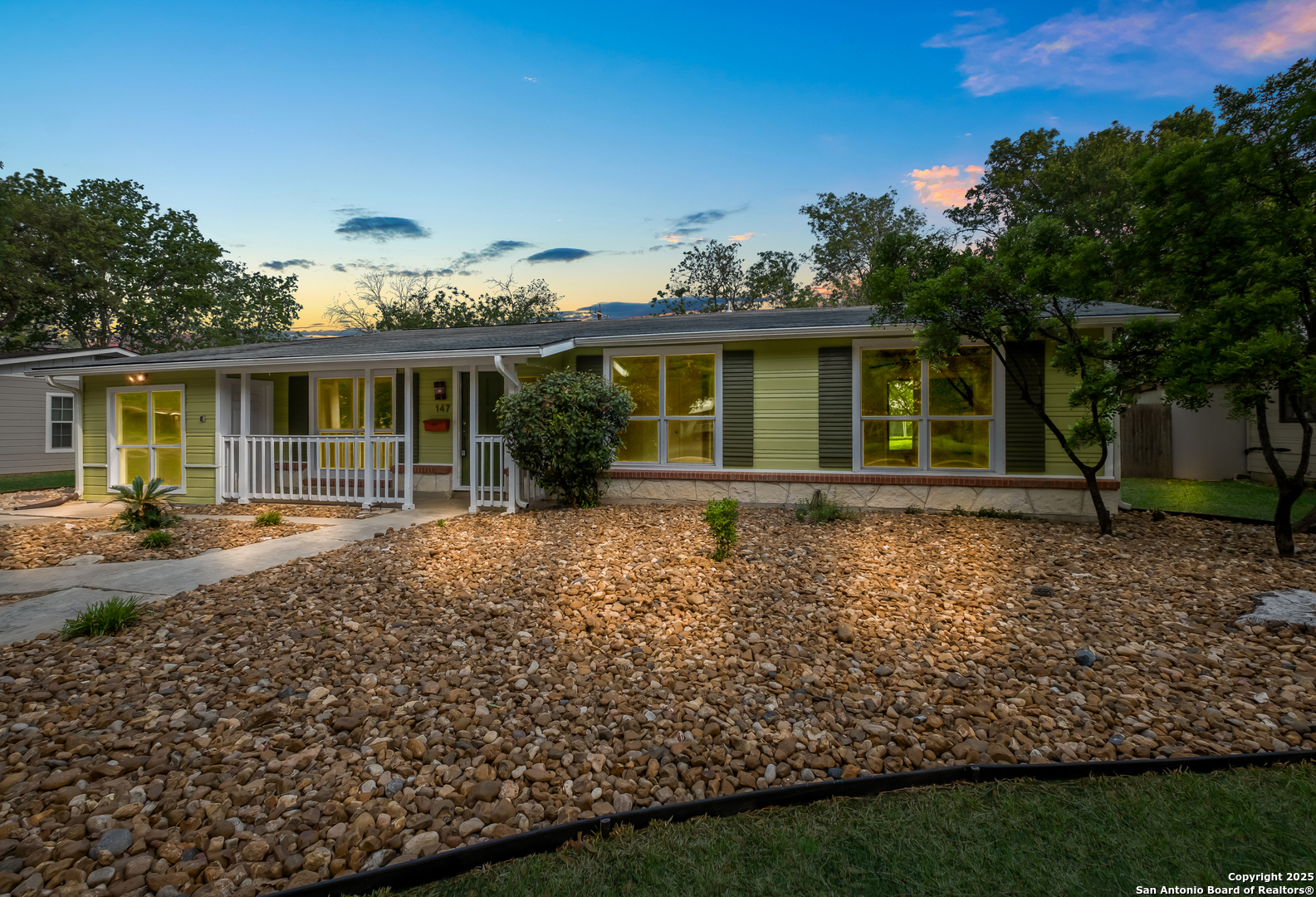 147 BREES BLVD