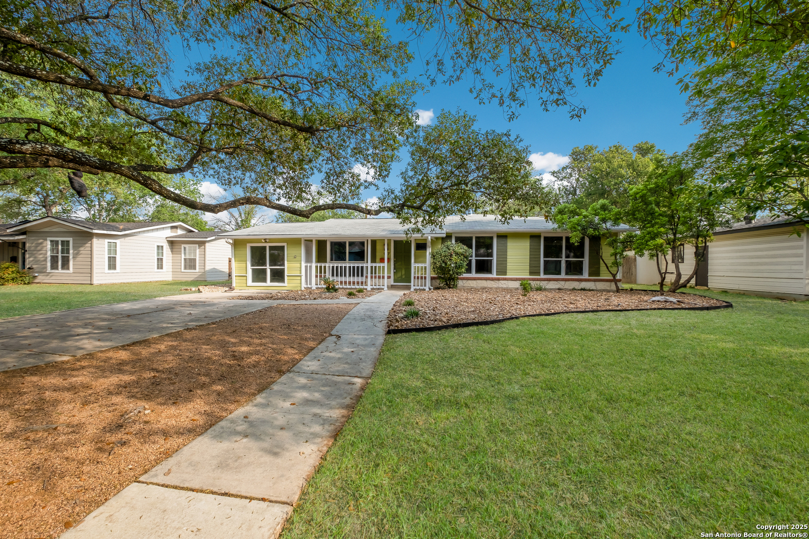 147 BREES BLVD