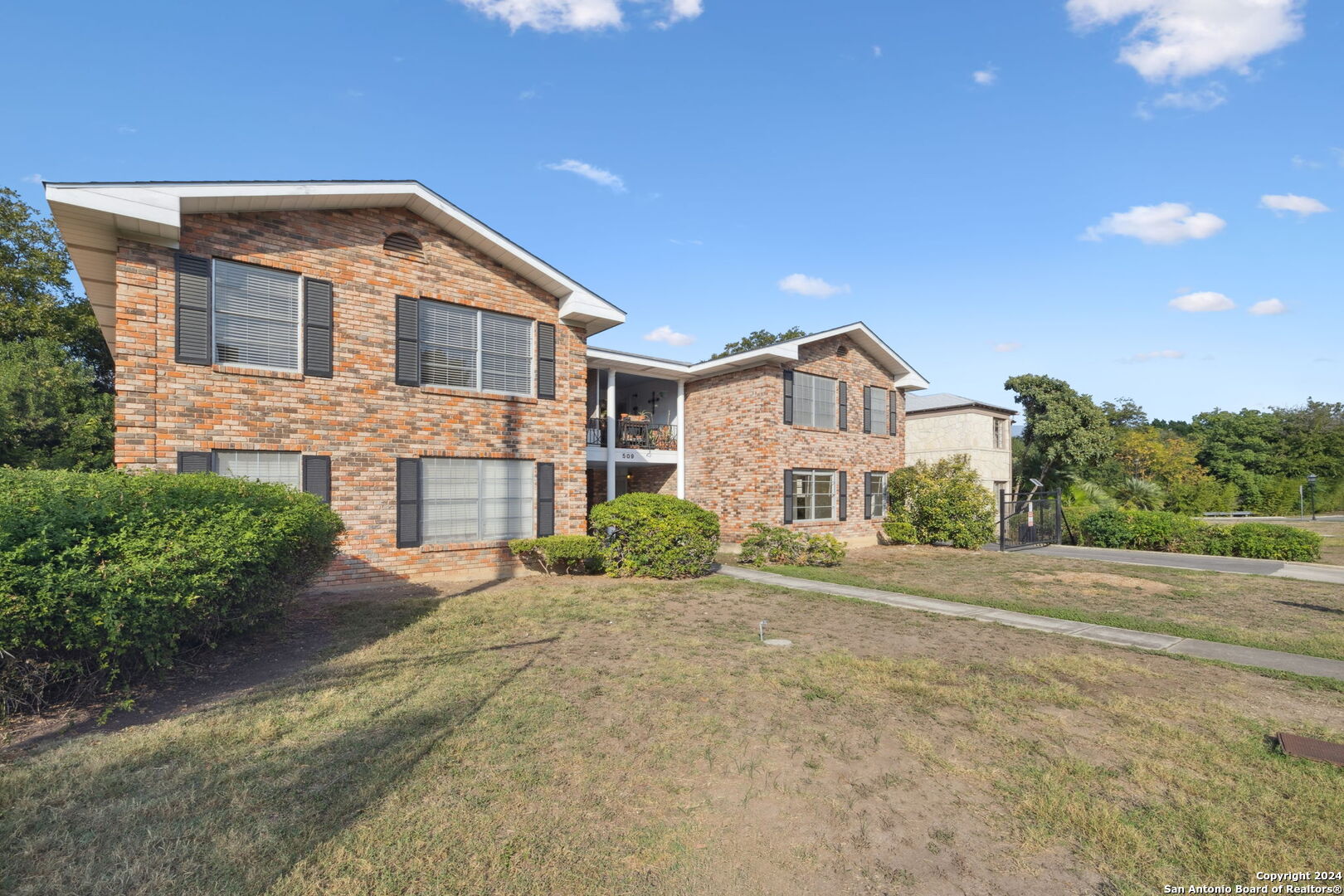 509 E OLMOS DR 2