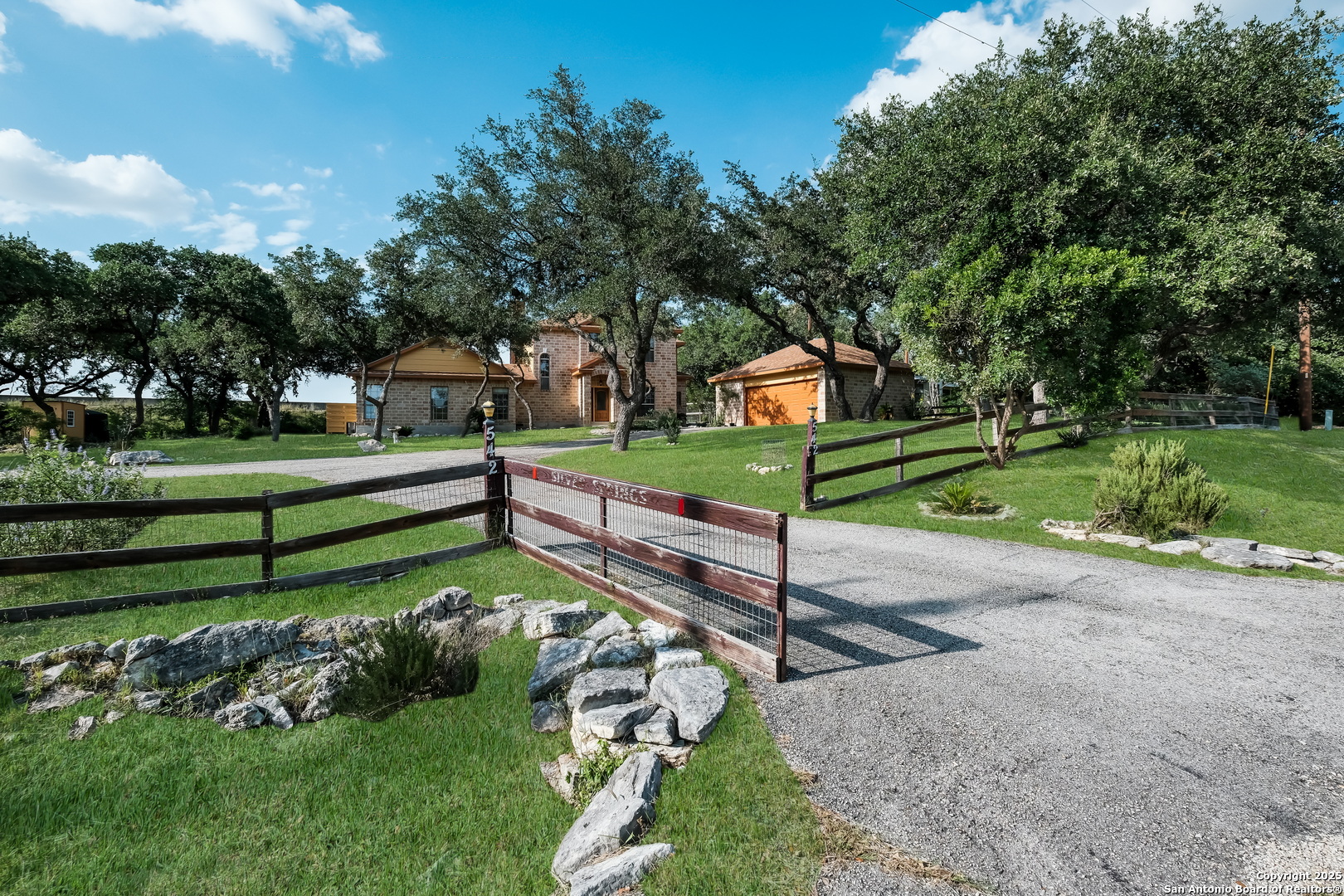 542 Silver Springs