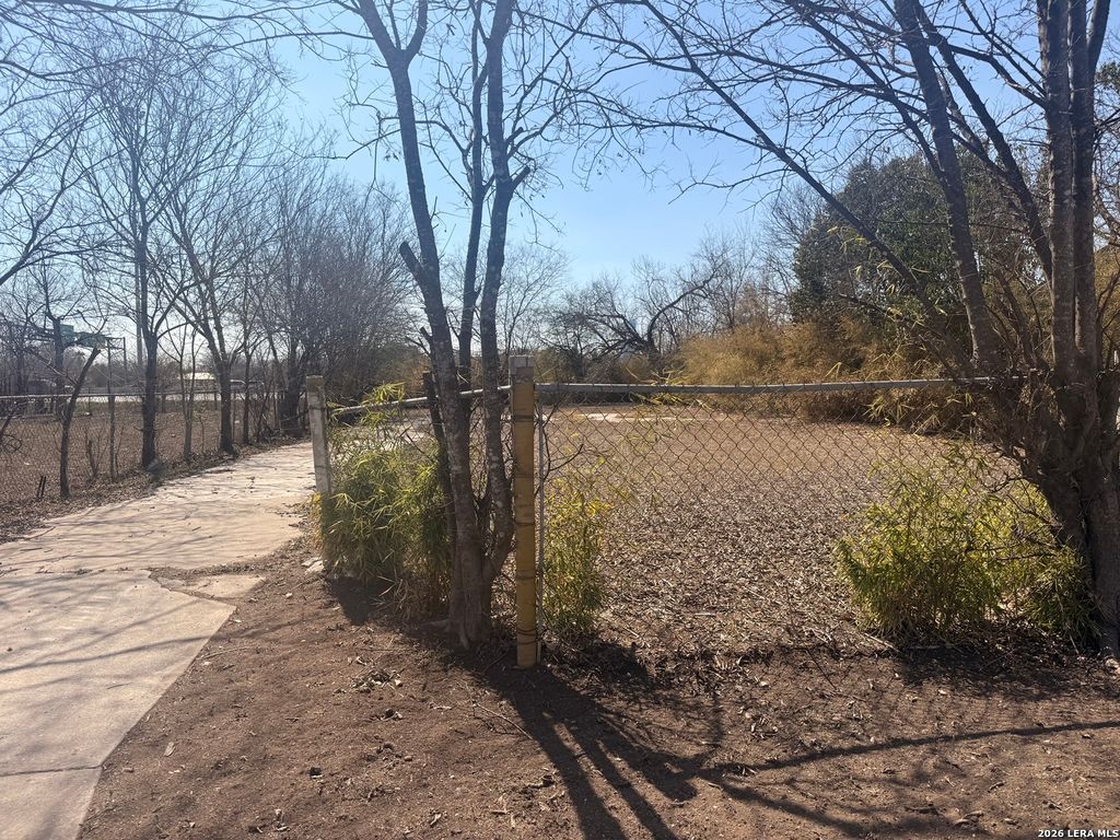 Photo of 330 Guanajuato, San Antonio, TX 78237 (MLS # 1951043)