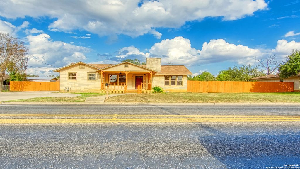 Photo of 912 4th St, Floresville, TX 78114 (MLS # 1925070)