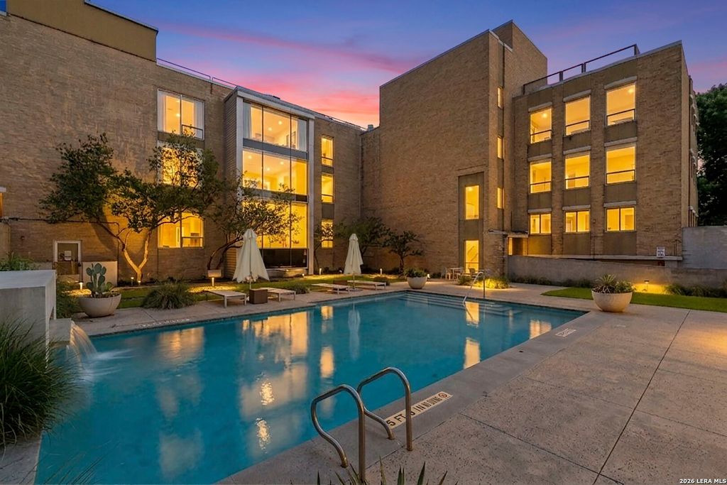 Photo of 1115 S Alamo St 2405 #2405, San Antonio, TX 78210 (MLS # 1957644)