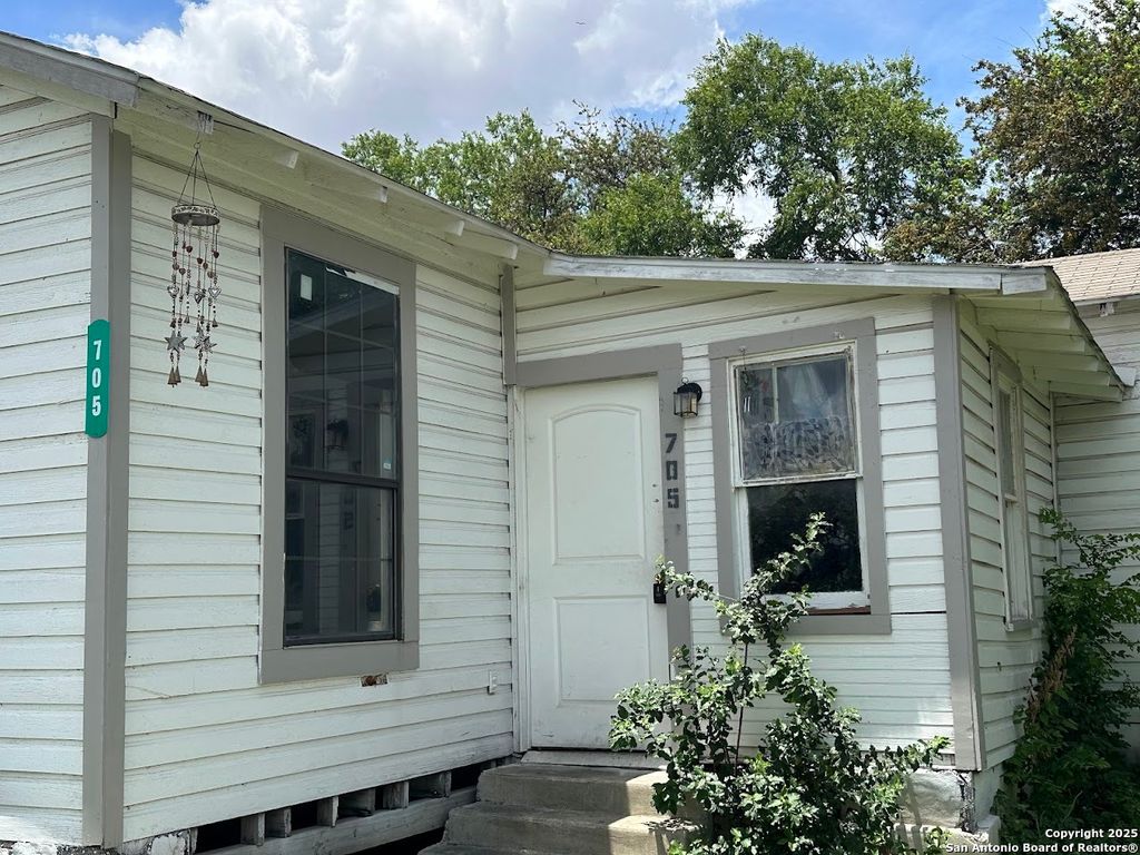 Photo of 705 Paso Hondo, San Antonio, TX 78202 (MLS # 1915835)