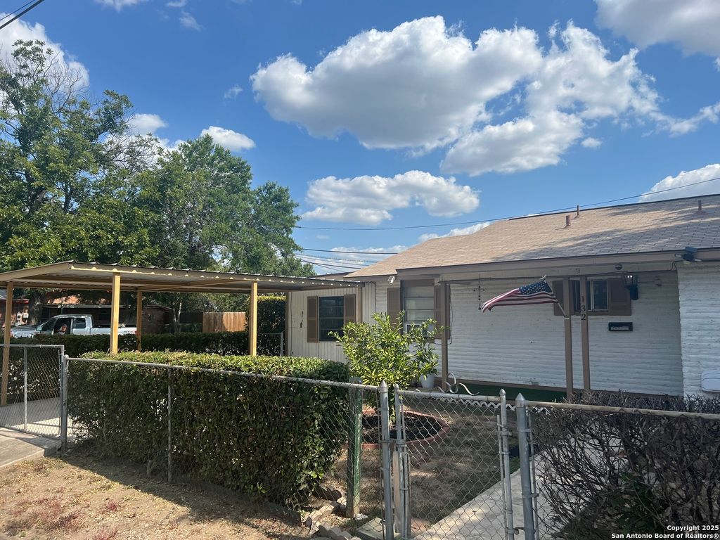 Photo of 132 Sharer, San Antonio, TX 78208 (MLS # 1891906)