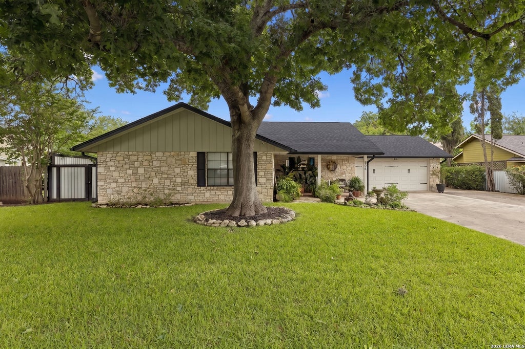 Photo of 106 Lehmann St, Boerne, TX 78006 (MLS # 2023152)