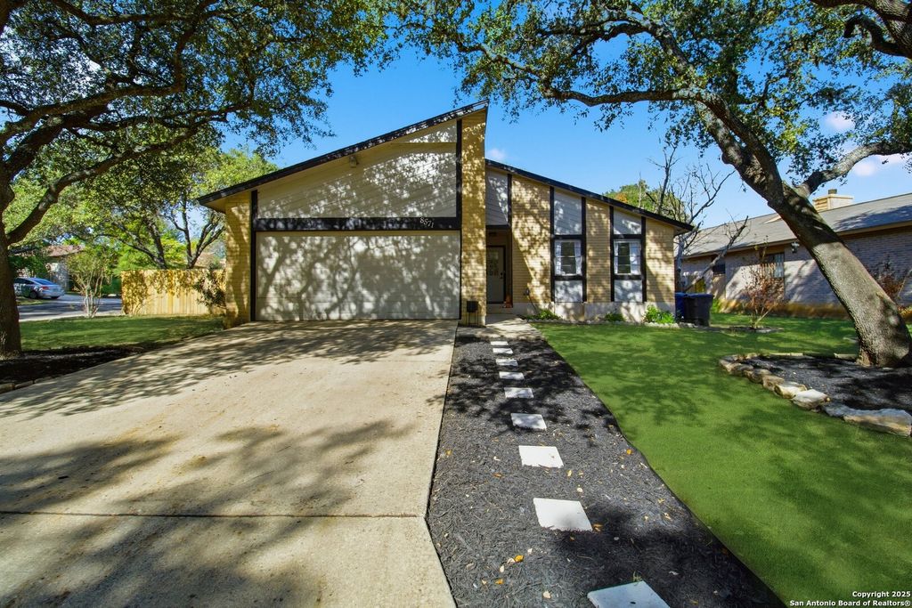 Photo of 8571 Timber Briar St, San Antonio, TX 78250 (MLS # 1926668)