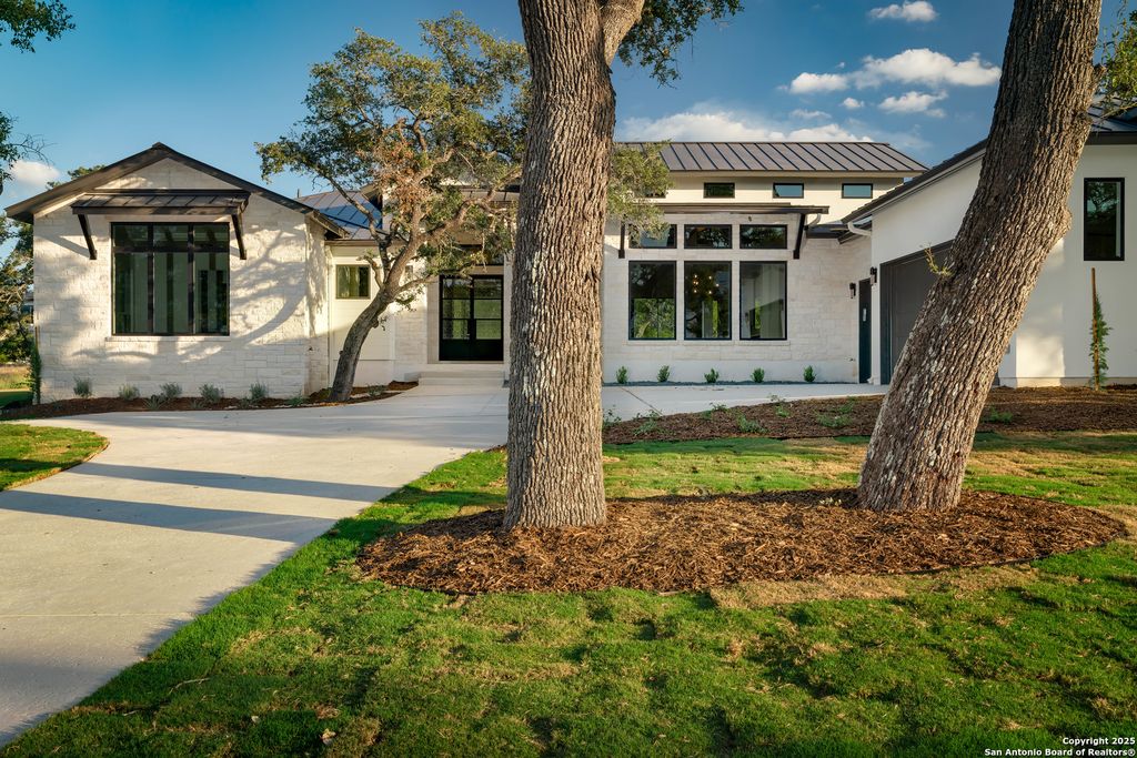 Photo of 24403 Tres Arroyos, San Antonio, TX 78255 (MLS # 1932413)