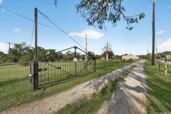 13450 WHEELER RD, ATASCOSA, TX 78002 - Image 98a0b7f48751602ecdf5bad4aa2facc6/98810332