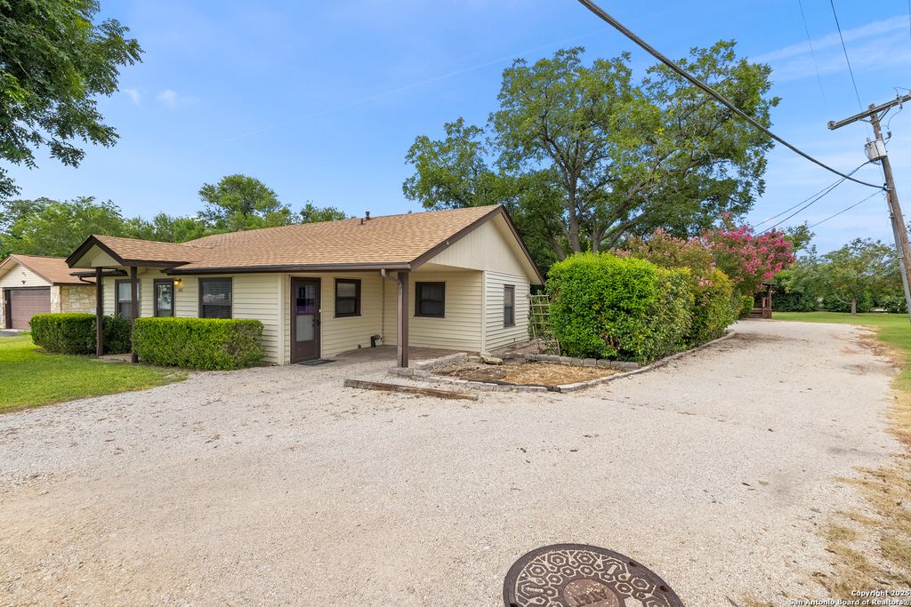 Photo of 100 Haeckerville Rd, Cibolo, TX 78108 (MLS # 1876874)