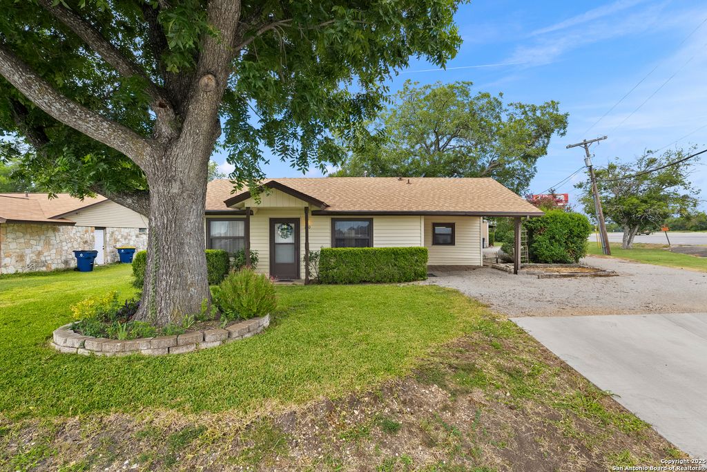 Photo of 100 Haeckerville Rd, Cibolo, TX 78108 (MLS # 1876874)