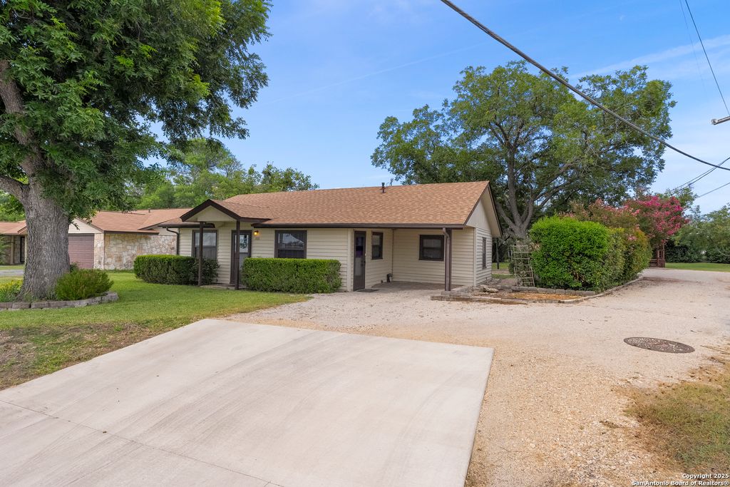 Photo of 100 Haeckerville Rd, Cibolo, TX 78108 (MLS # 1876874)