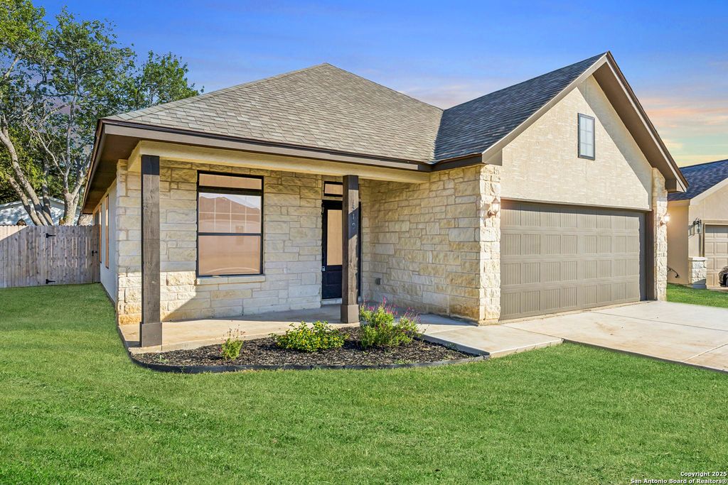Photo of 319 Club View E, Seguin, TX 78155 (MLS # 1913711)