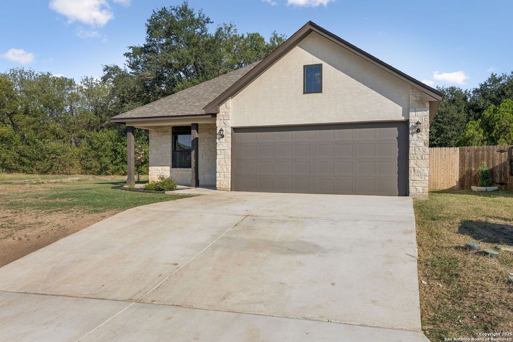 Photo of 319 Club View E, Seguin, TX 78155 (MLS # 1913711)