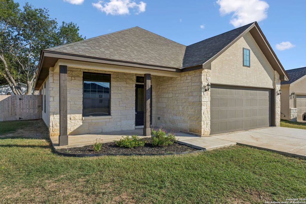 Photo of 319 Club View E, Seguin, TX 78155 (MLS # 1913711)