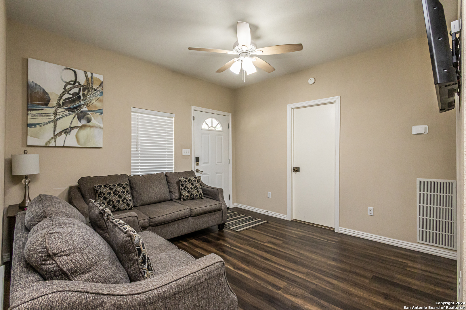 1202 N CENTER