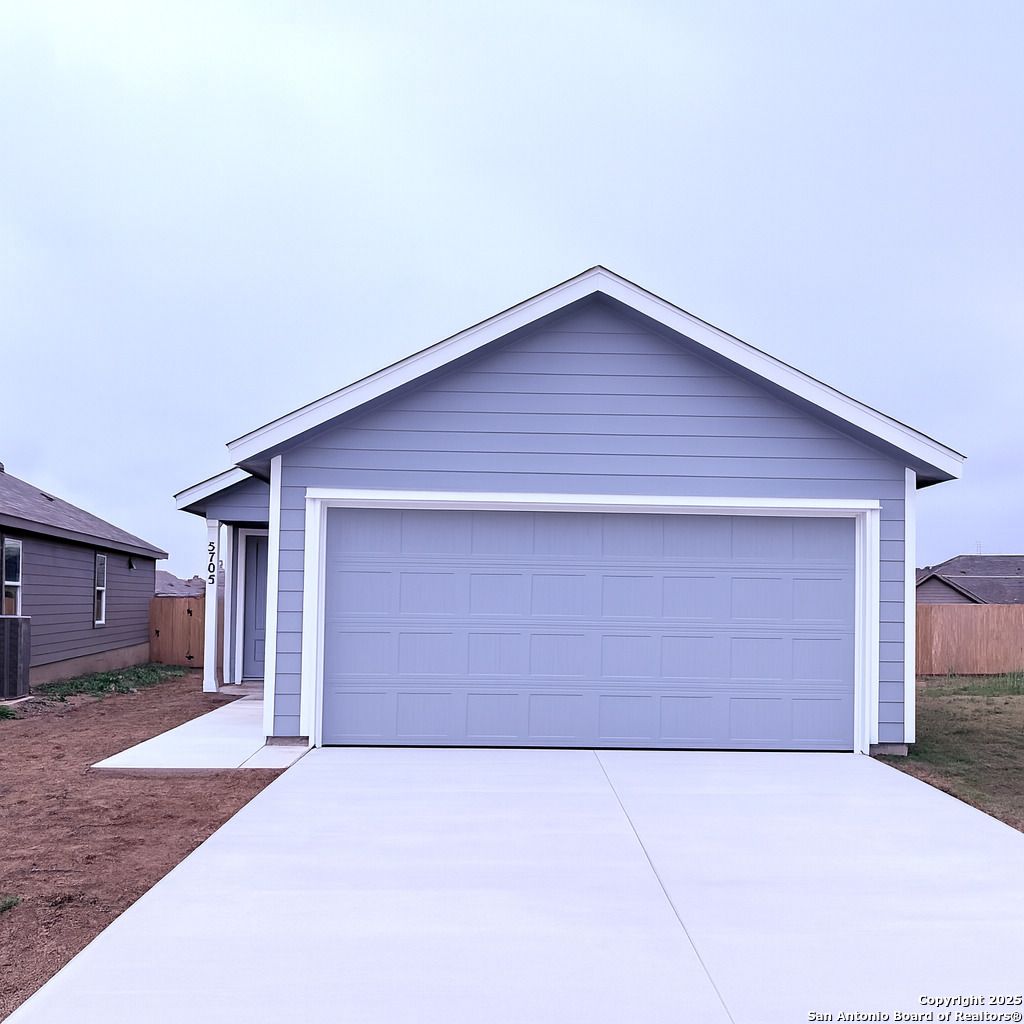 Photo of 5705 Mangas Cir, Seguin, TX 78155 (MLS # 1926240)