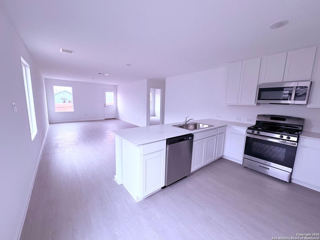 Photo of 5705 Mangas Cir, Seguin, TX 78155 (MLS # 1926240)