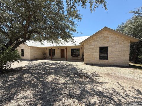 84 mountain laurel ConCan TX 78838