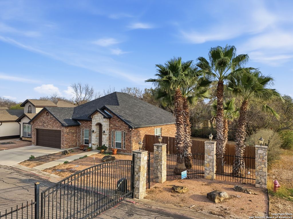 Photo of 101 N Sutton, Uvalde, TX 78801 (MLS # 1931441)