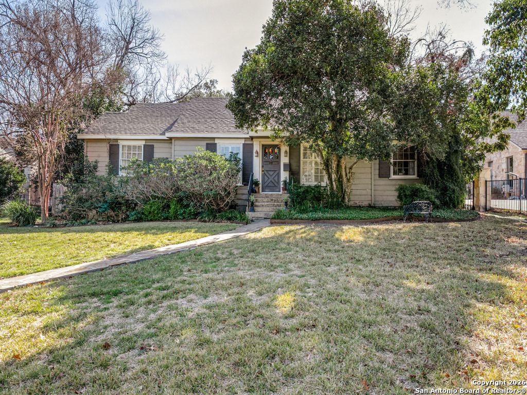 Photo of 316 Elizabeth Rd, Terrell Hills, TX 78209 (MLS # 1931777)