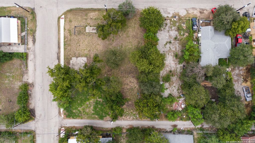 Photo of 214 MUSTANG ALY, San Antonio, TX 78207 (MLS # 1807280)