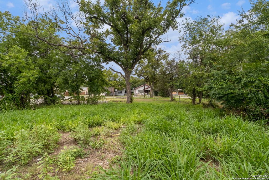 Photo of 214 MUSTANG ALY, San Antonio, TX 78207 (MLS # 1807280)