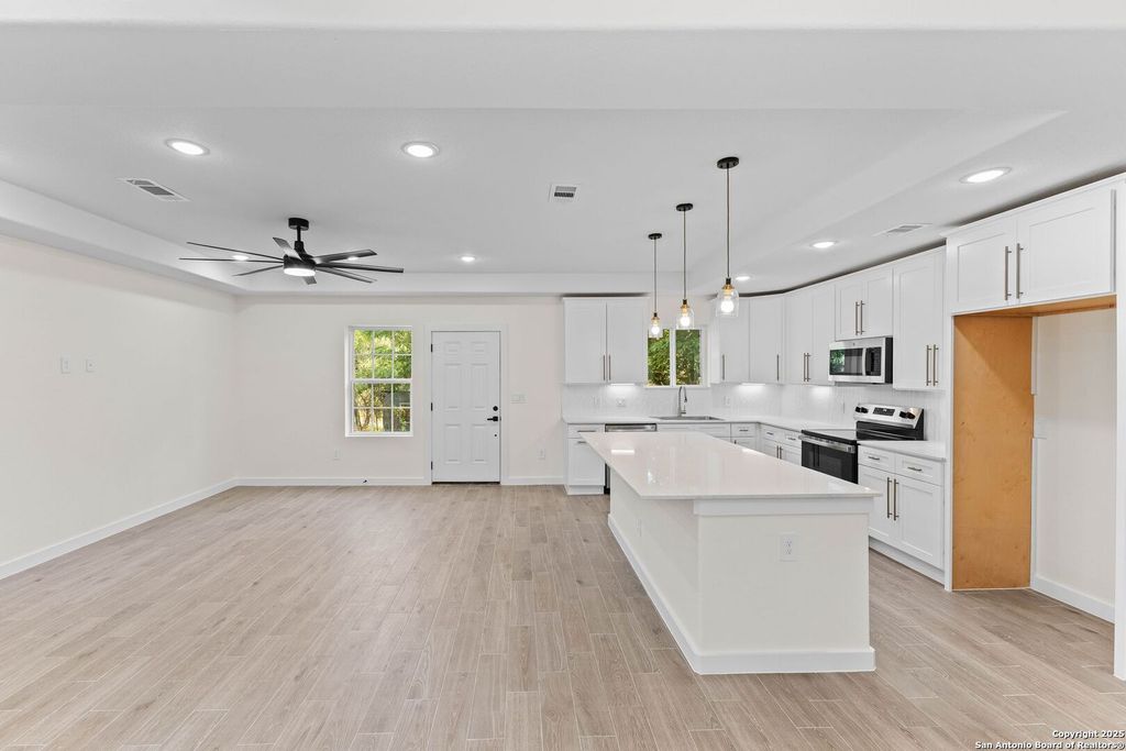 Photo of 350 Spanish Oak Dr, Canyon Lake, TX 78133 (MLS # 1913798)