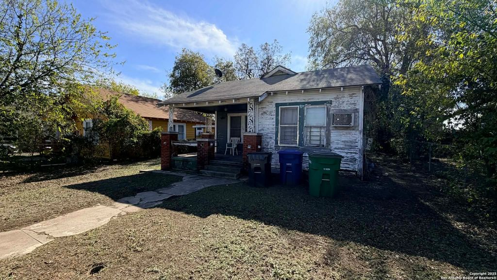 Photo of 906 Canton, San Antonio, TX 78202 (MLS # 1926141)
