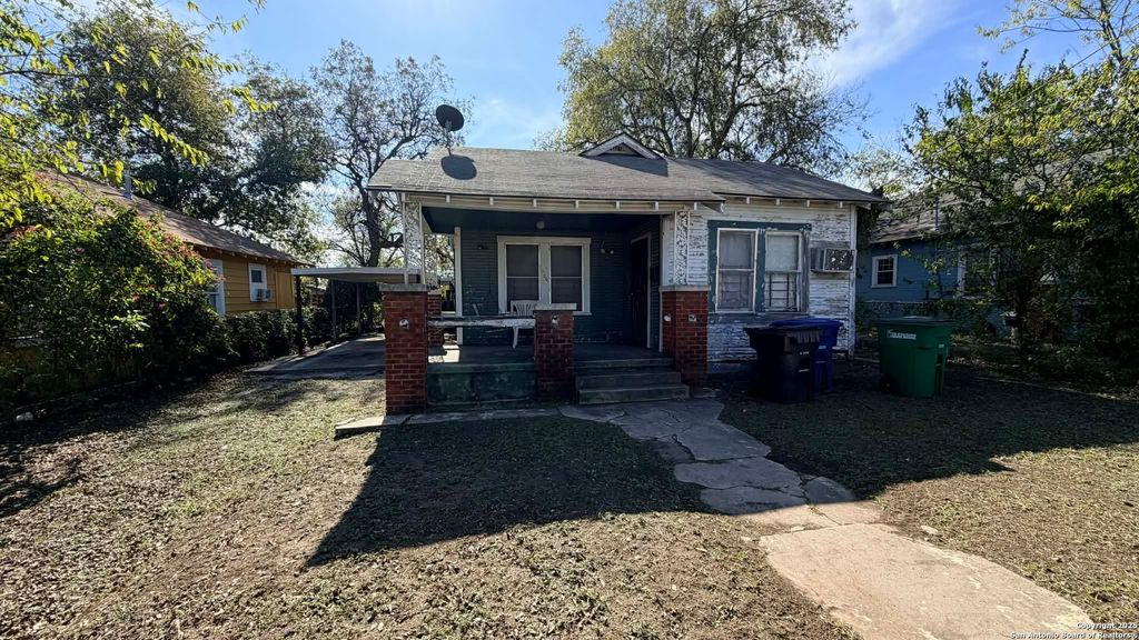 Photo of 906 Canton, San Antonio, TX 78202 (MLS # 1926141)
