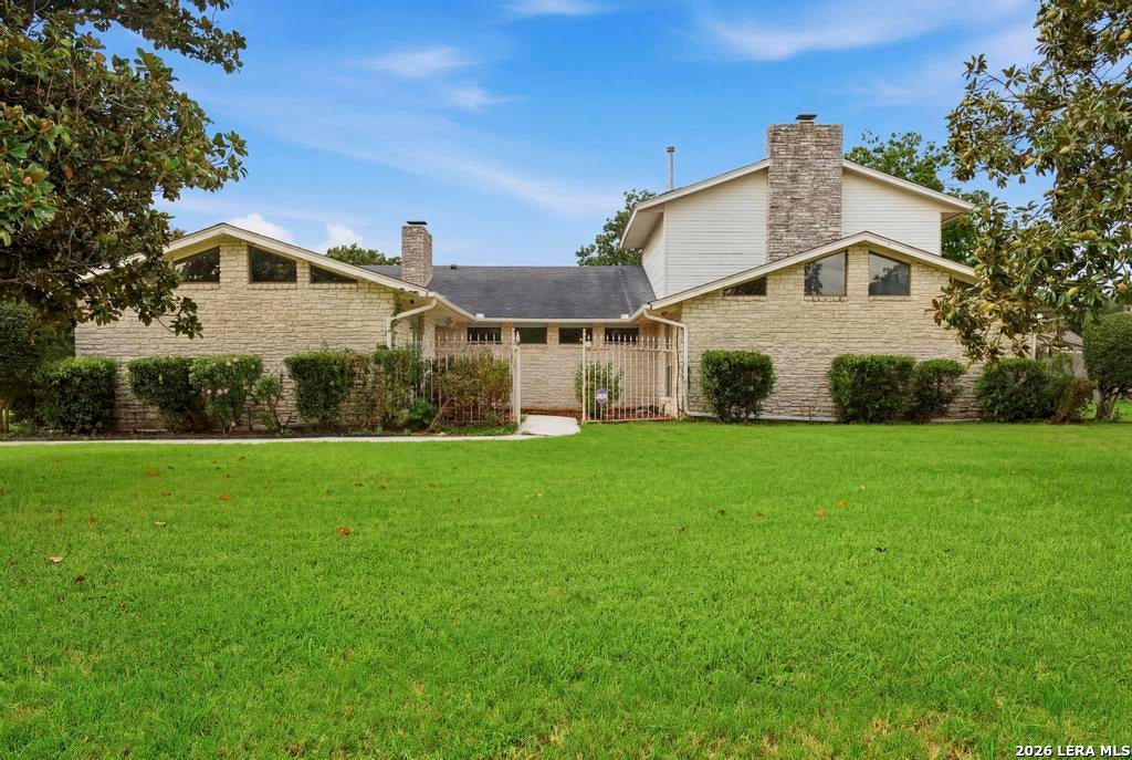Photo of 1633 WILLOW CREEK RD, Seguin, TX 78155 (MLS # 2001734)